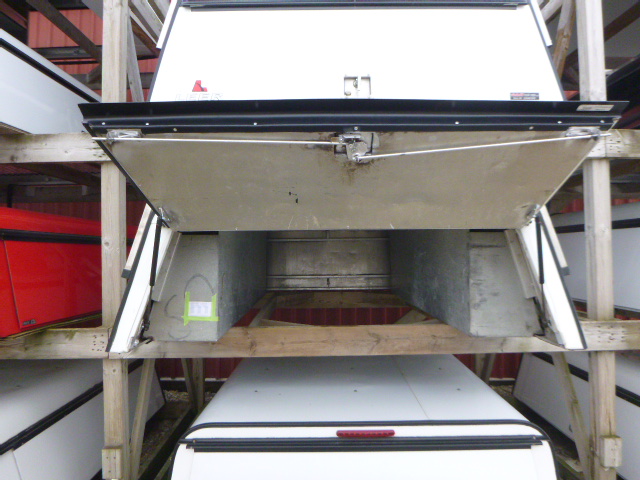 GMC Sierra or Chevrolet Silverado 8′ White Leer DCC Contractor Truck Cap - Image 3