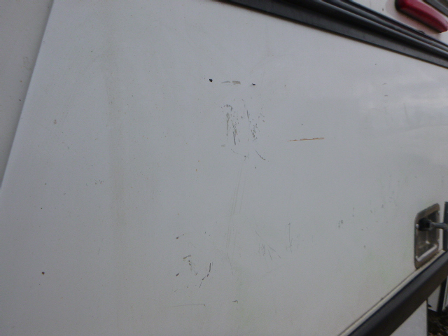GMC Sierra or Chevrolet Silverado 8′ White Leer DCC Contractor Truck Cap - Image 7
