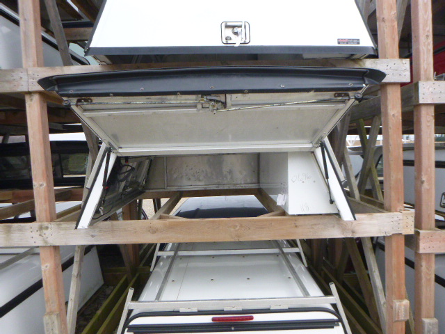 Chevrolet Colorado or GMC Canyon 5’2 White Leer Contractor Truck Cap - Image 3