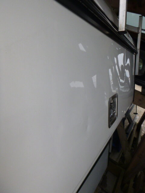 Chevrolet Colorado or GMC Canyon 5’2 White Leer Contractor Truck Cap - Image 4