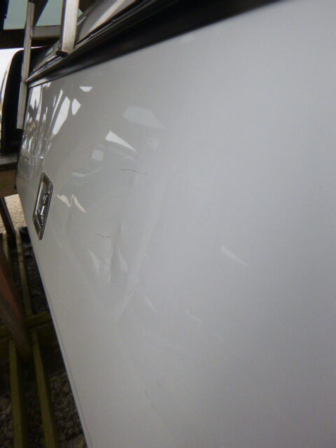Chevrolet Colorado or GMC Canyon 5’2 White Leer Contractor Truck Cap - Image 5