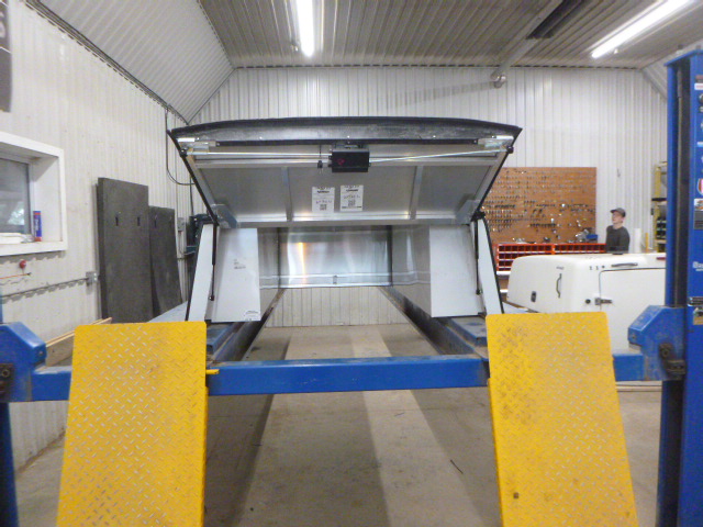 Chevrolet Colorado or GMC Canyon 5’2 White ARE Contractor Truck Cap - Image 3