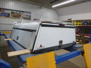 Ford Superduty 6’9 White Leer Contractor Truck Cap