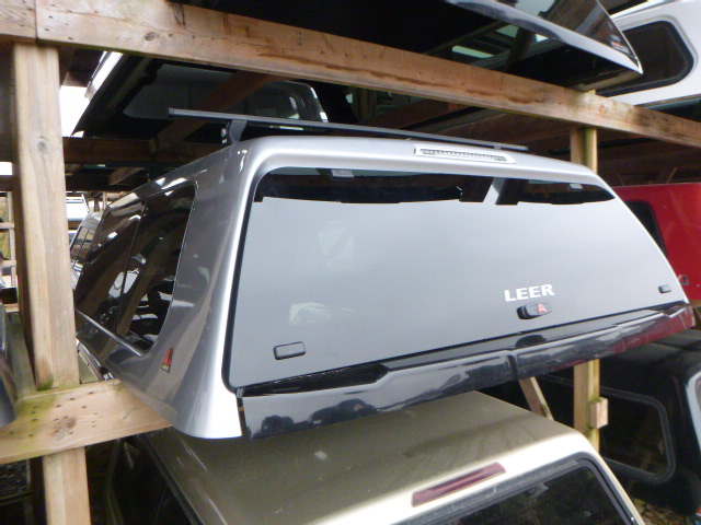 Ford F150 5’6 JS Iconic Silver Leer100XL Truck Cap - Image 2