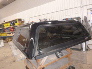 Toyota Tundra 6’6 202 Black Onyx Leer100R Truck Cap