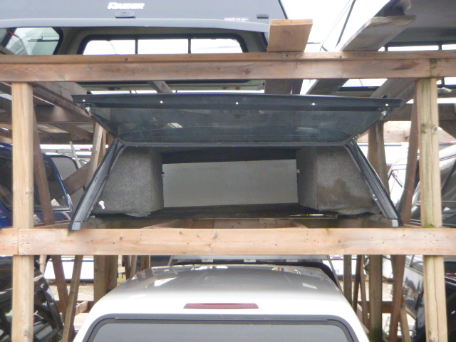 Ford F150 5’6 UH Tuxedo Black Leer100RCC Truck Cap - Image 3