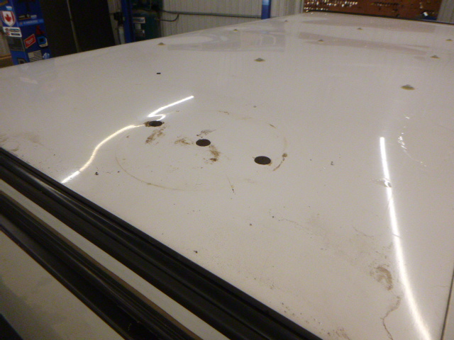Chevrolet Silverado or GMC Sierra 6’9 HD 2500/3500 White Swiss Contractor Truck Cap - Image 4