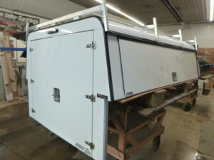 Ford Superduty 8′ White ARE Contractor Truck Cap