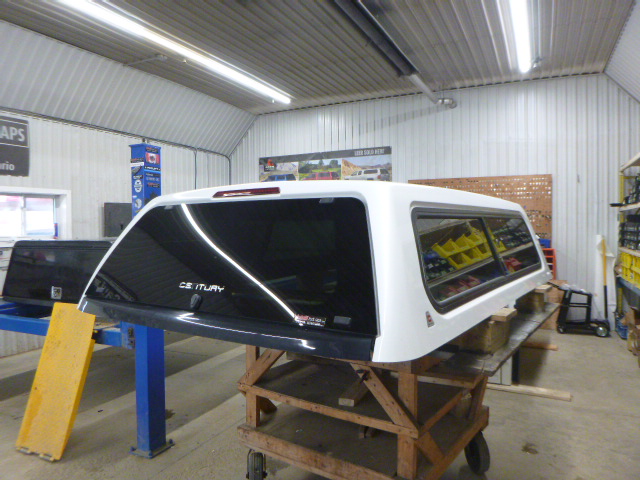 GMC Sierra 8′ HD 2500/3500 G1W White Frost Tricoat Ultra Sport Century Truck Cap - Image 2