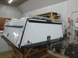 Ford Superduty 6’9 White Leer Contractor Truck Cap