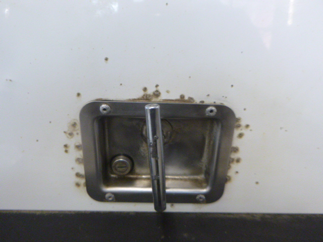 Chevrolet Silverado or GMC Sierra 6’9 HD 2500/3500 White Swiss Contractor Truck Cap - Image 4