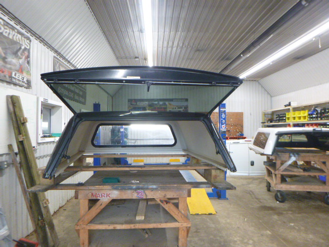 Dodge Ram 6’4 PXR Brilliant Black Contour III Truck Cap - Image 3