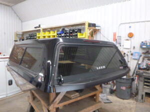 Ford F150 6’6 UM Agate Black Leer Legend Truck Cap