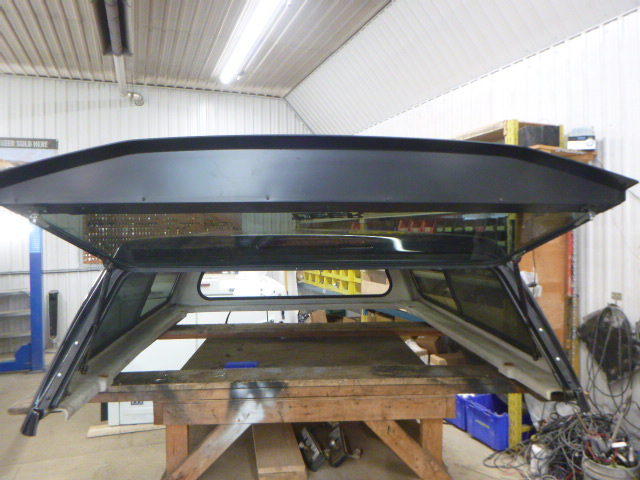 Ford F150 6’6 UM Agate Black Leer Legend Truck Cap - Image 3