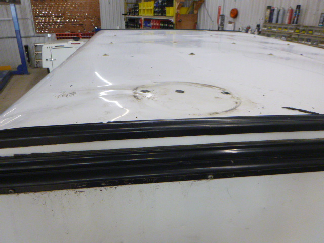 GMC Sierra or Chevrolet Silverado HD 2500/3500 6’9 White Swiss Contractor Truck Cap - Image 4