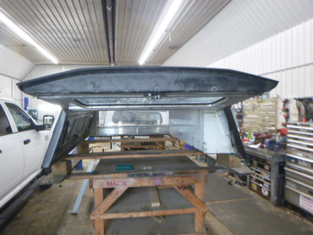 Ford F150 6’6 J7 Magnetic Grey Leer Contractor Truck Cap - Image 3