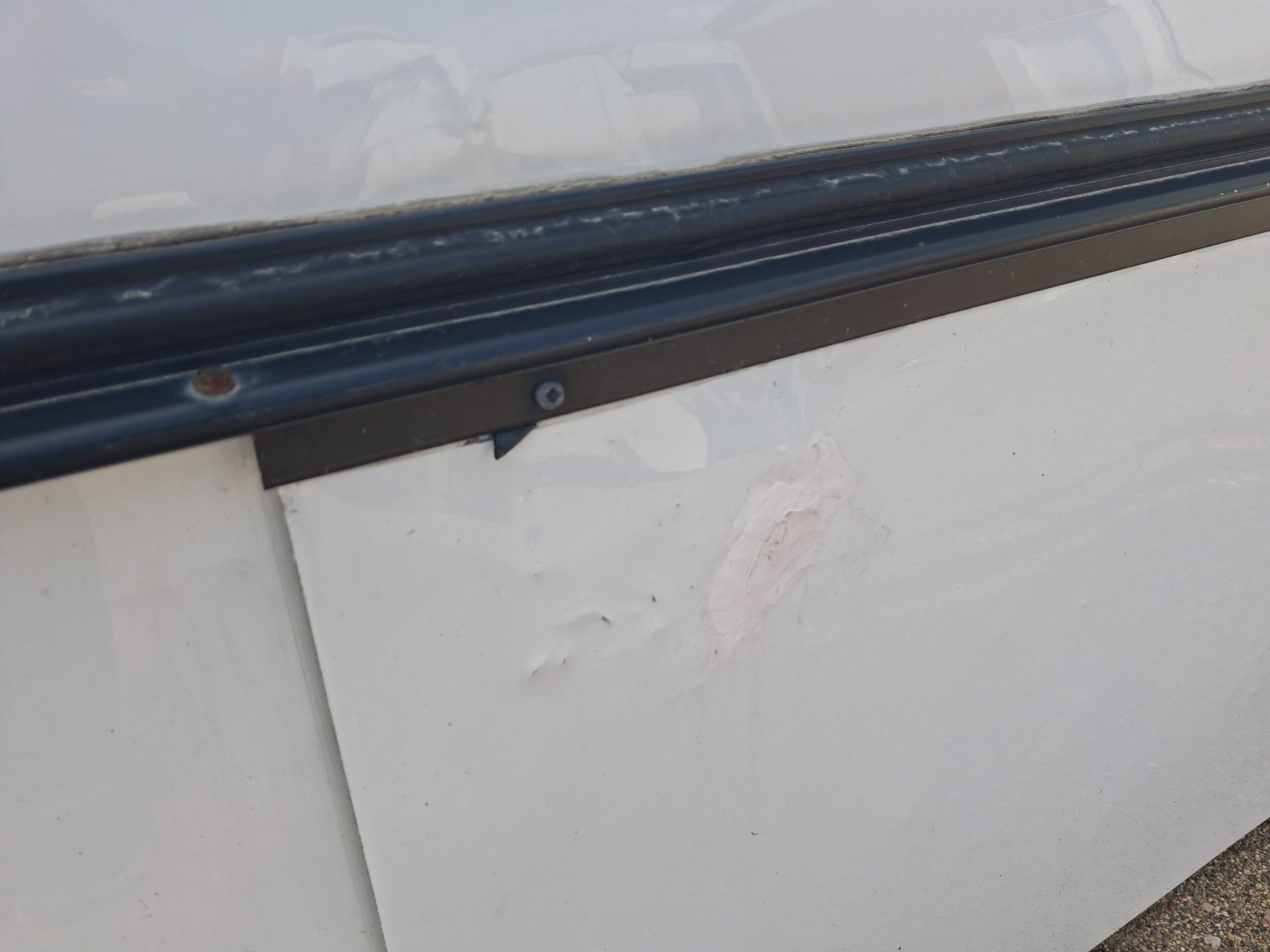 Ford Superduty 8′ White Contractor Truck Cap - Image 6