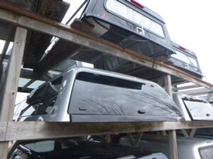 Ford F150 5’6 UX Ignot Silver Leer100XL Truck Cap