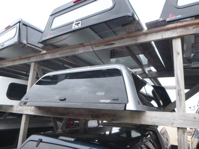 Ford F150 5’6 UX Ignot Silver Leer100XL Truck Cap - Image 2