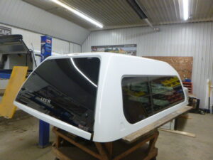 GMC Sierra or Chevrolet Silverado 6’6 White Leer180XL Truck Cap