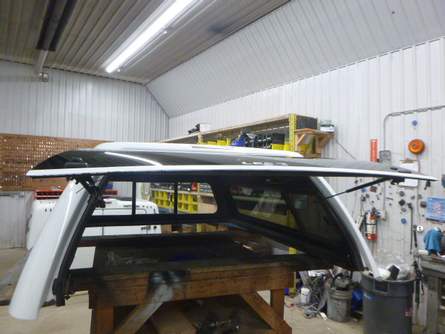 GMC Sierra or Chevrolet Silverado 6’6 White Leer180XL Truck Cap - Image 3