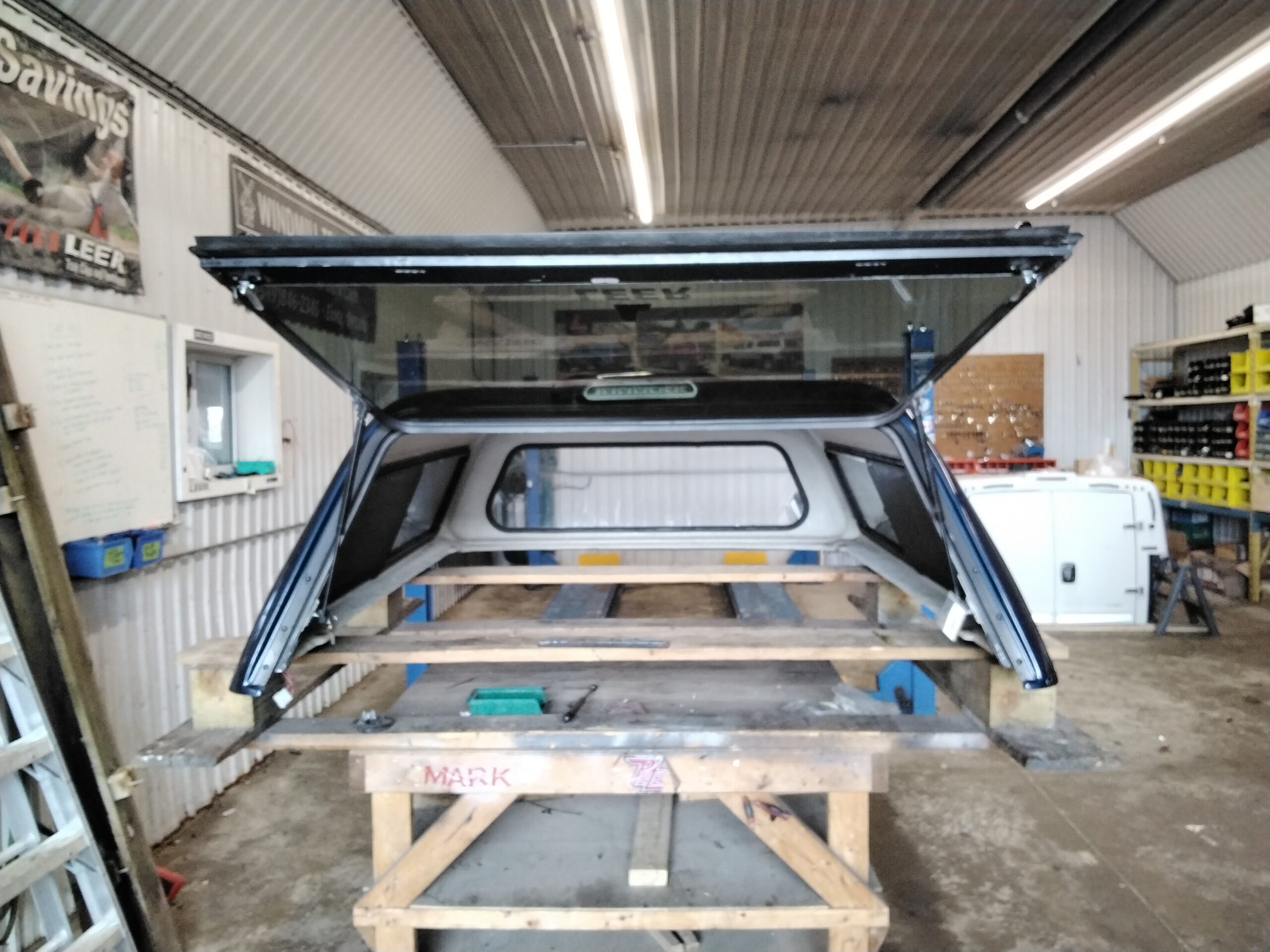 Toyota Tacoma 6’2 8P4 Blue Leer180 Truck Cap - Image 3