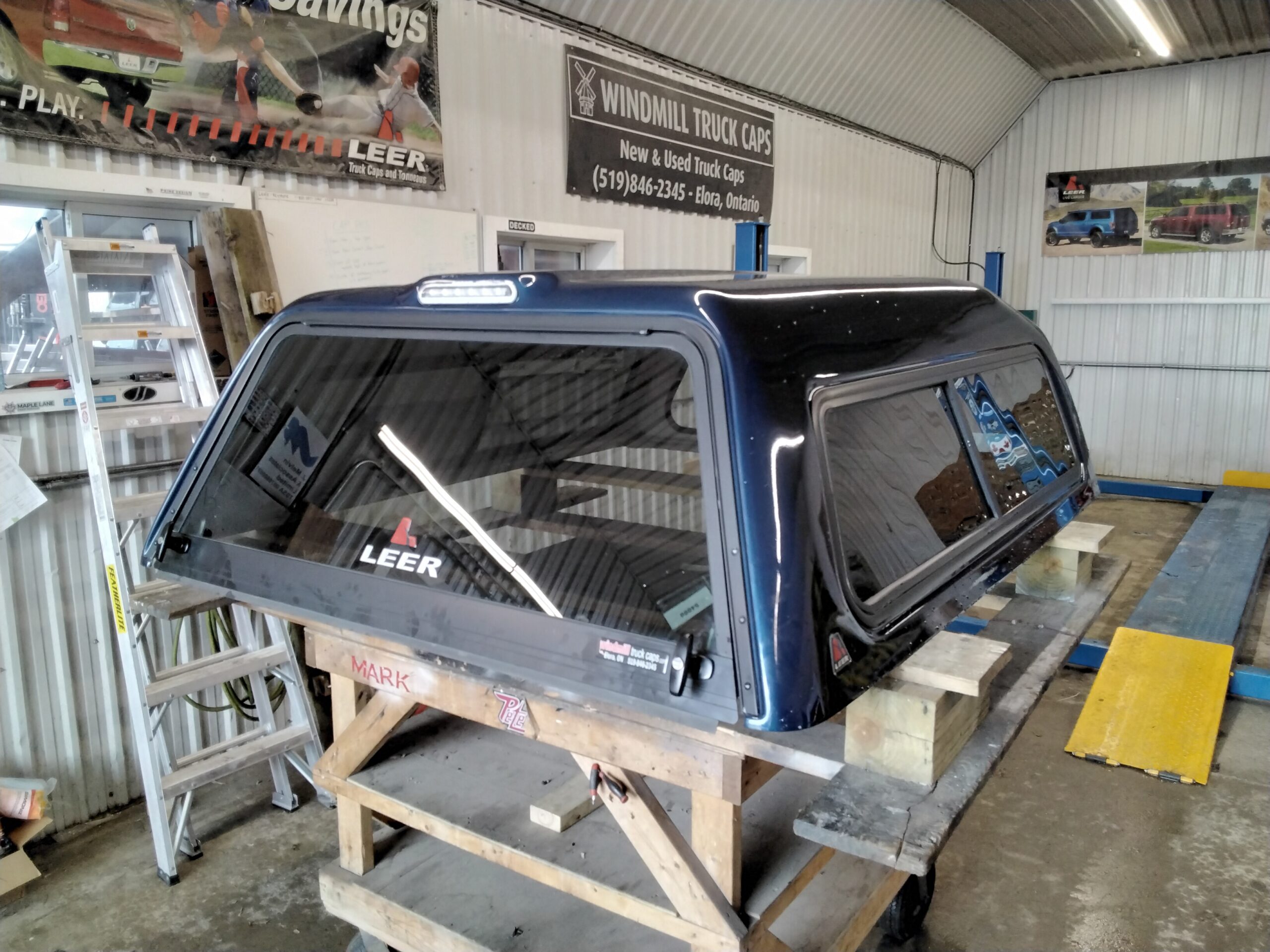 Toyota Tacoma 6’2 8P4 Blue Leer180 Truck Cap - Image 2