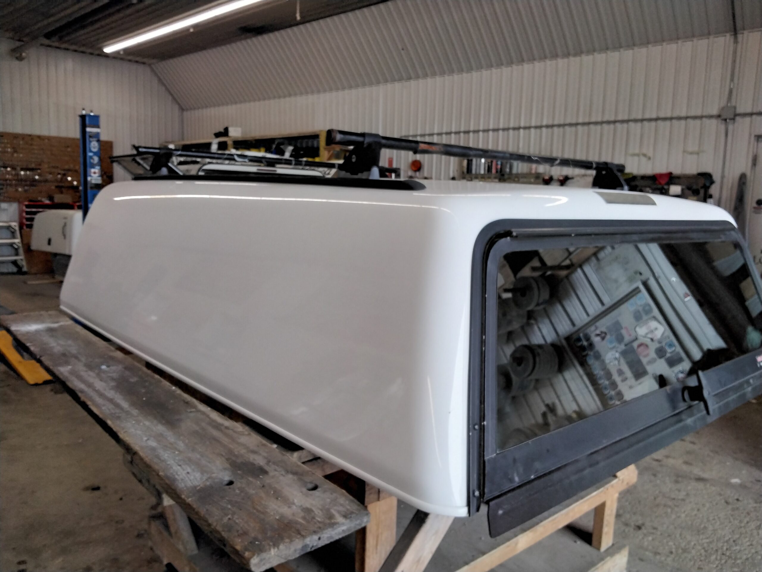 Toyota Tacoma 6’2 040 Super White ARE Truck Cap - Image 2