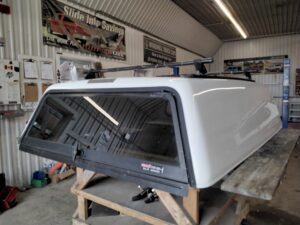 Toyota Tacoma 6’2 040 Super White ARE Truck Cap