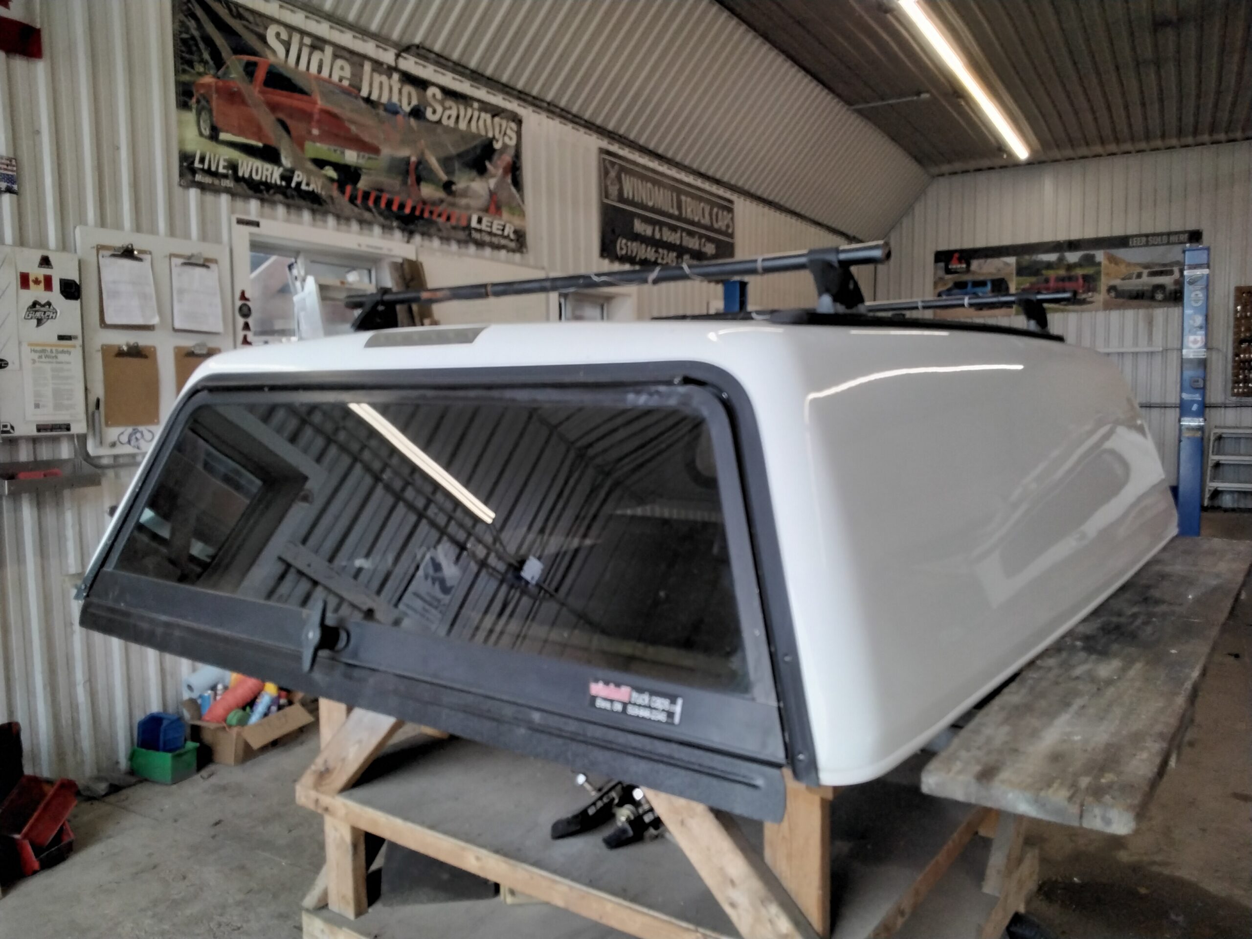 Toyota Tacoma 6’2 040 Super White ARE Truck Cap