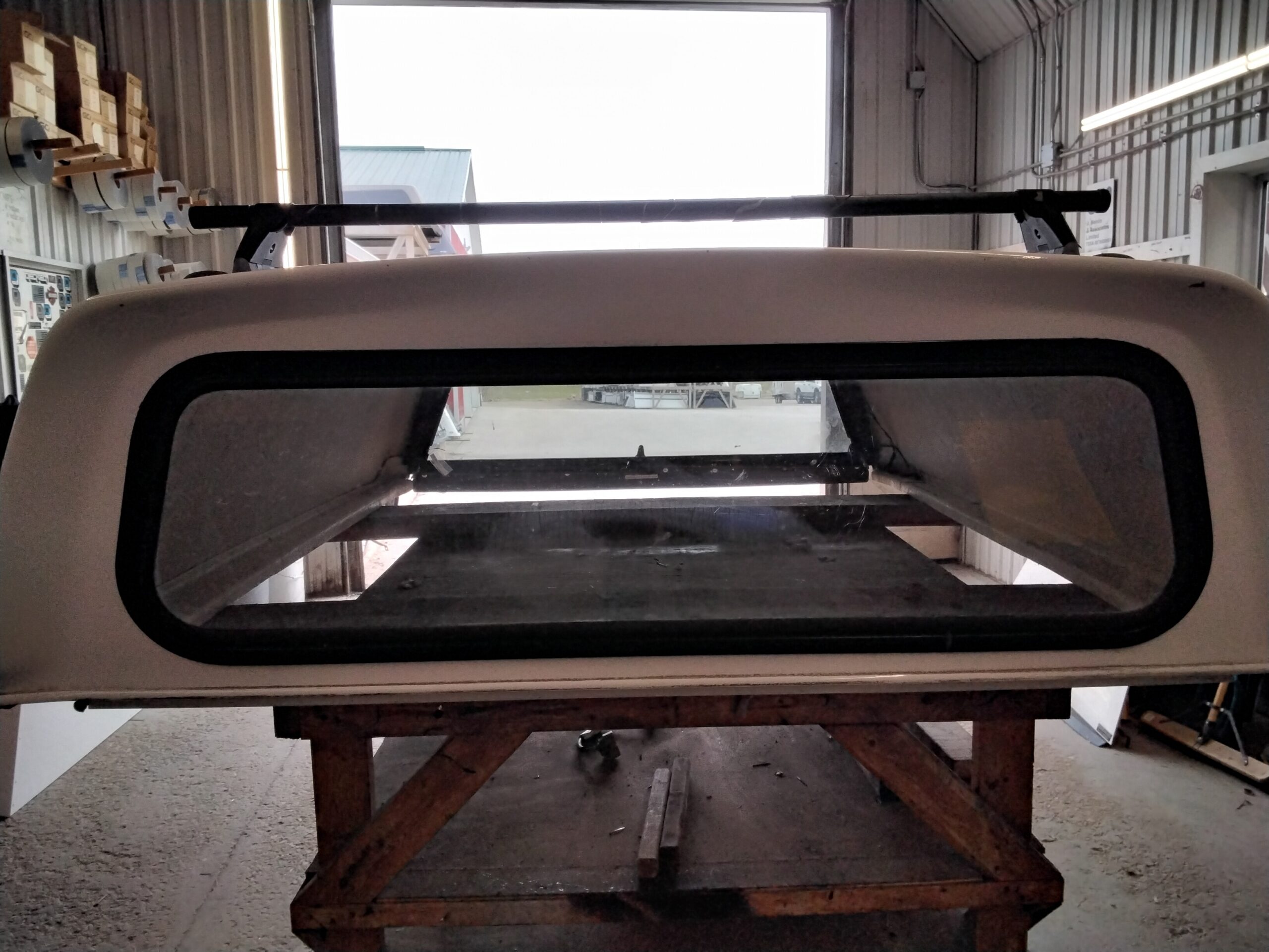 Toyota Tacoma 6’2 040 Super White ARE Truck Cap - Image 4