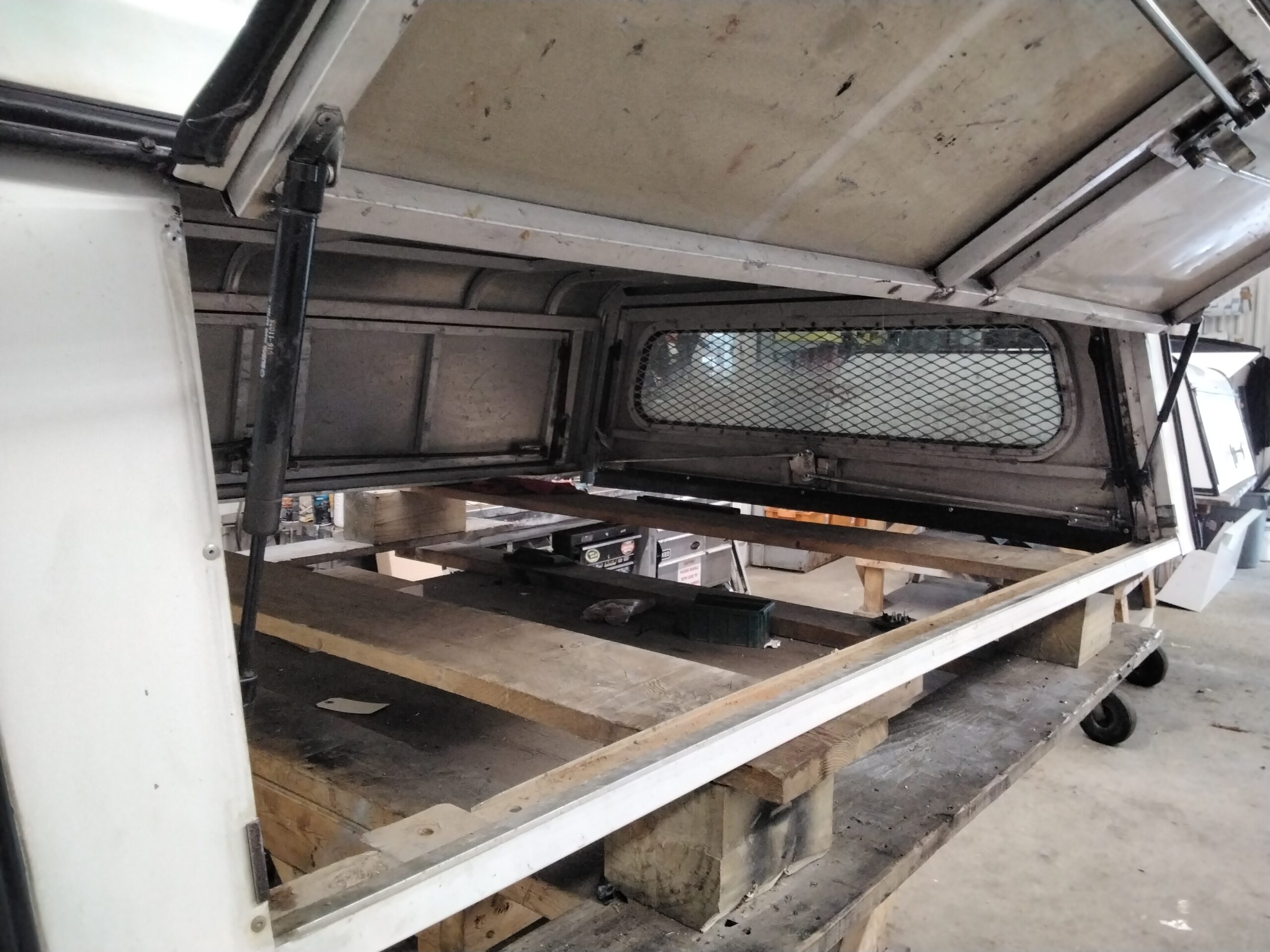 GMC Sierra or Chevrolet Silverado 6’6 White ARE Contractor Truck Cap - Image 6