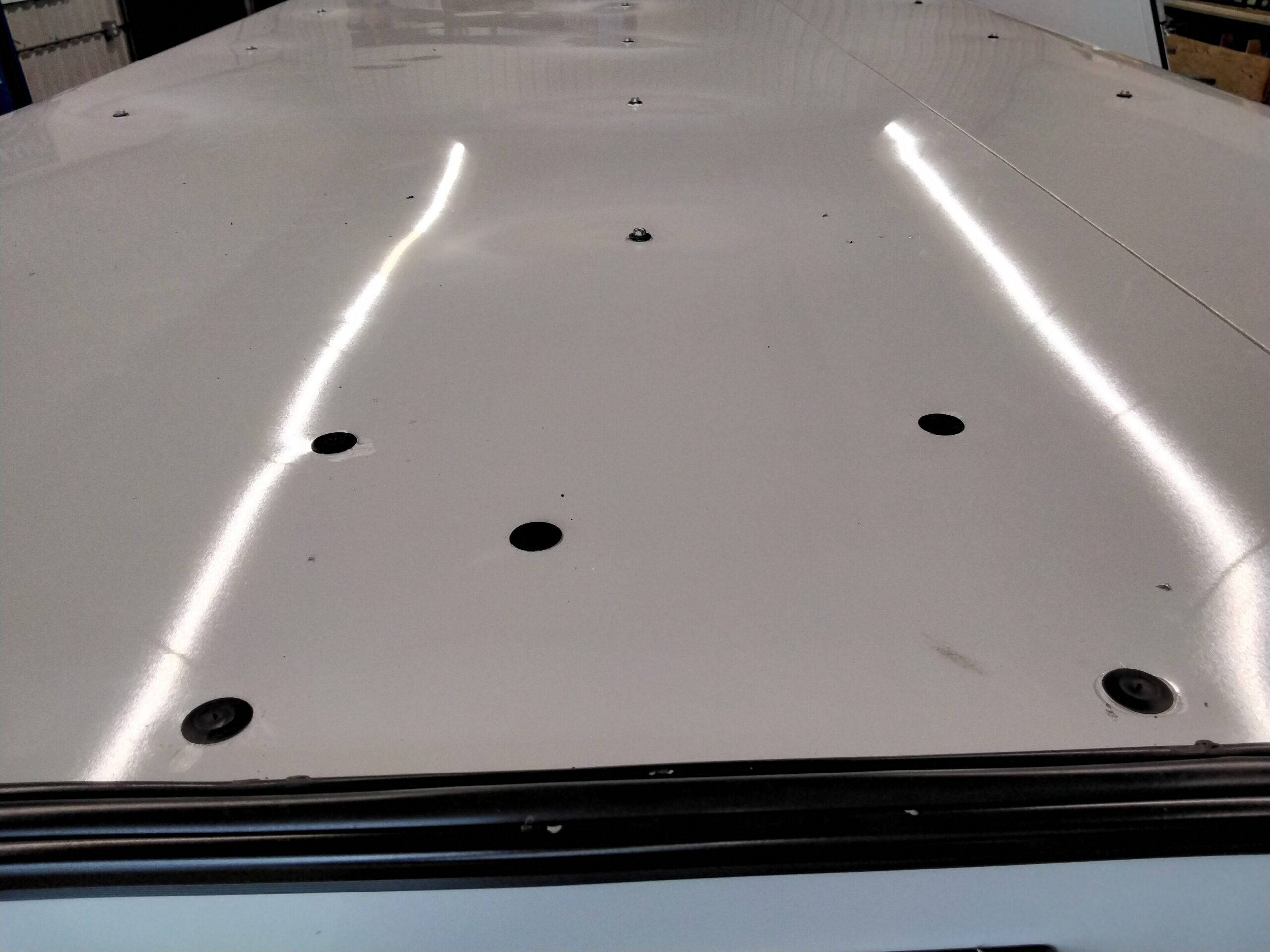 Ford Superduty 8′ White ARE Contractor Truck Cap - Image 7