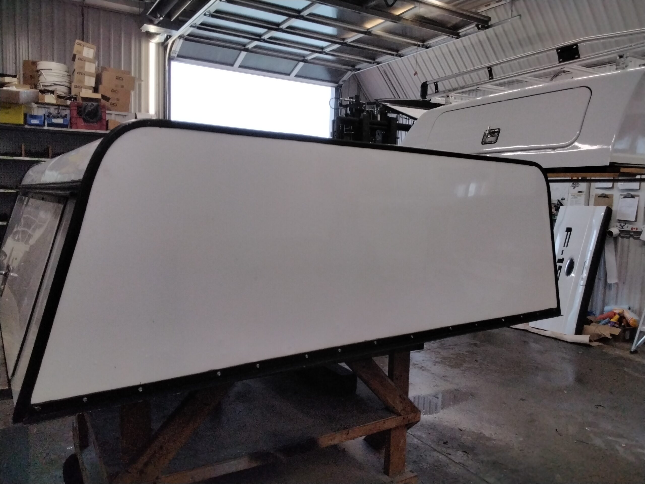 GMC Sierra or Chevrolet Silverado HD 2500/3500 6’9 White Contractor Truck Cap - Image 4