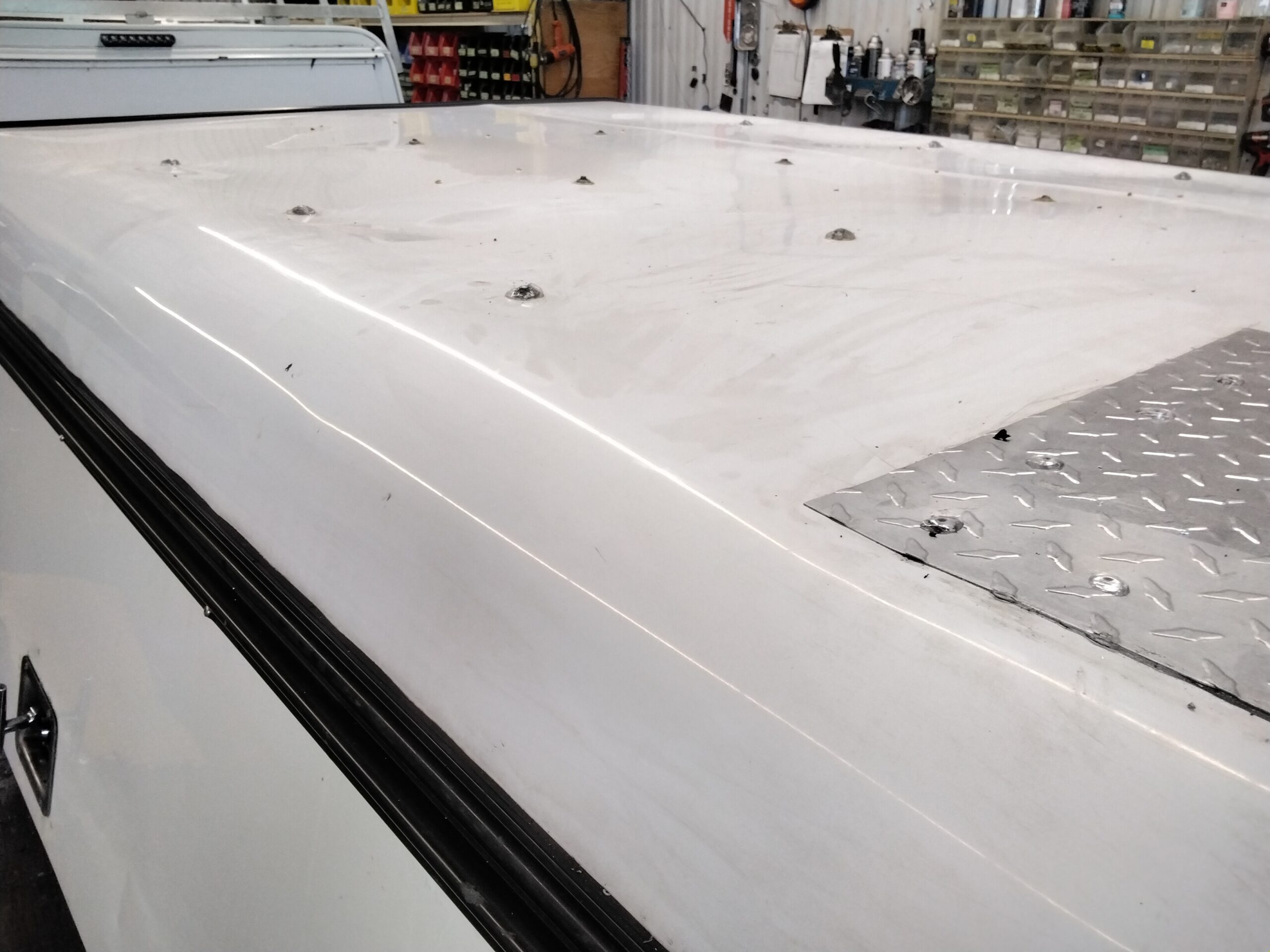 GMC Sierra or Chevrolet Silverado HD 2500/3500 6’9 White Contractor Truck Cap - Image 8