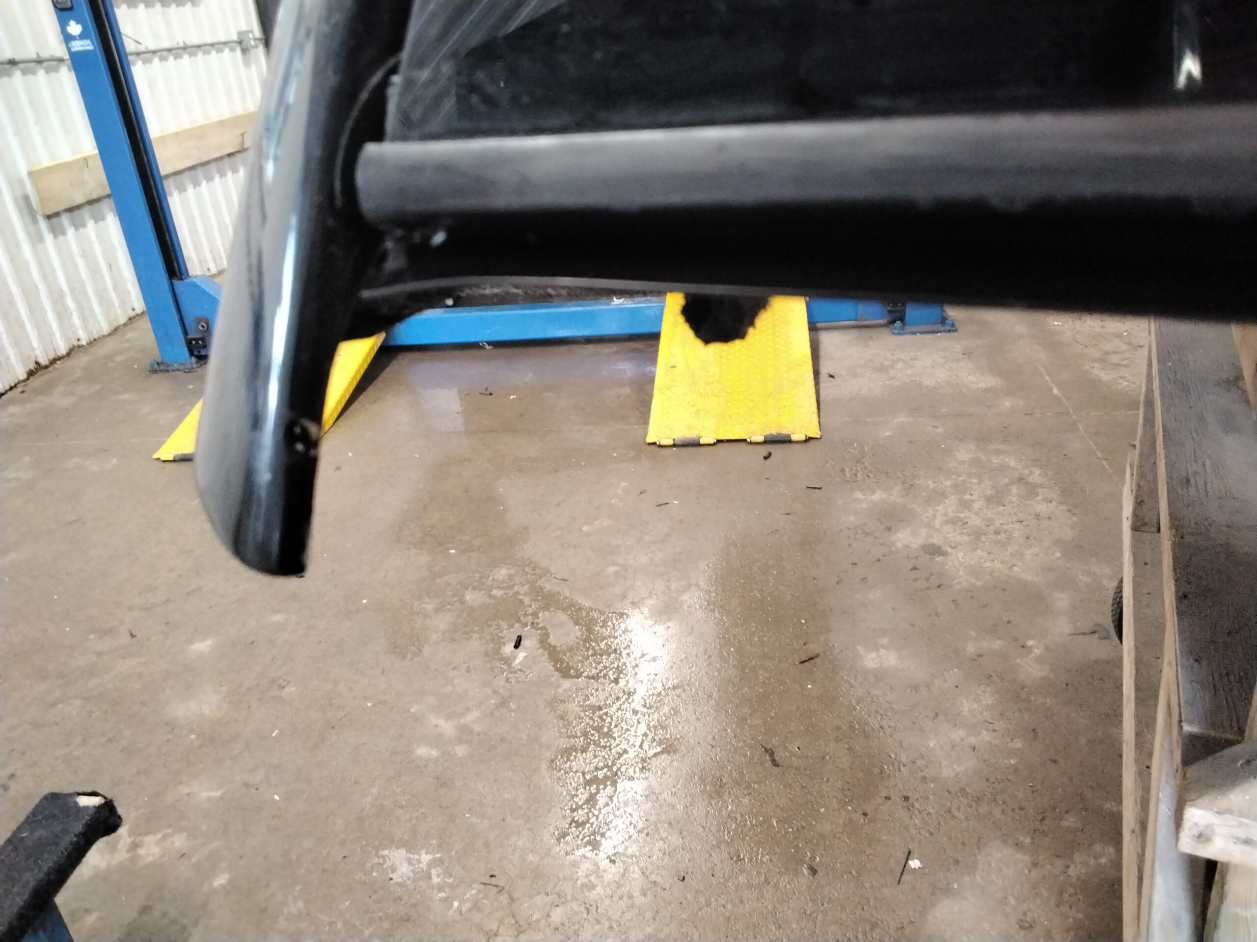 Dodge Ram 6’4 PXR Brilliant Black Leer100XR Truck Cap - Image 4