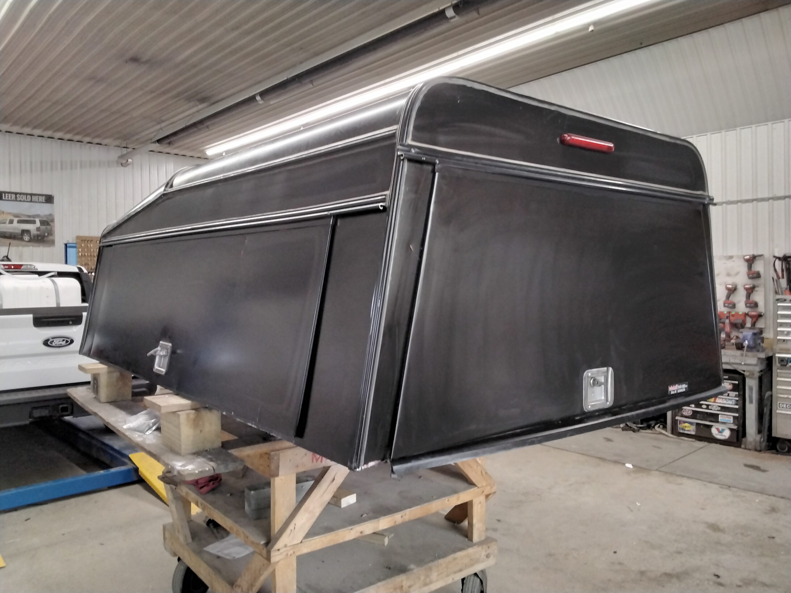 Chevrolet Silverado or GMC Sierra 8′ Black ARE Contractor Truck Cap