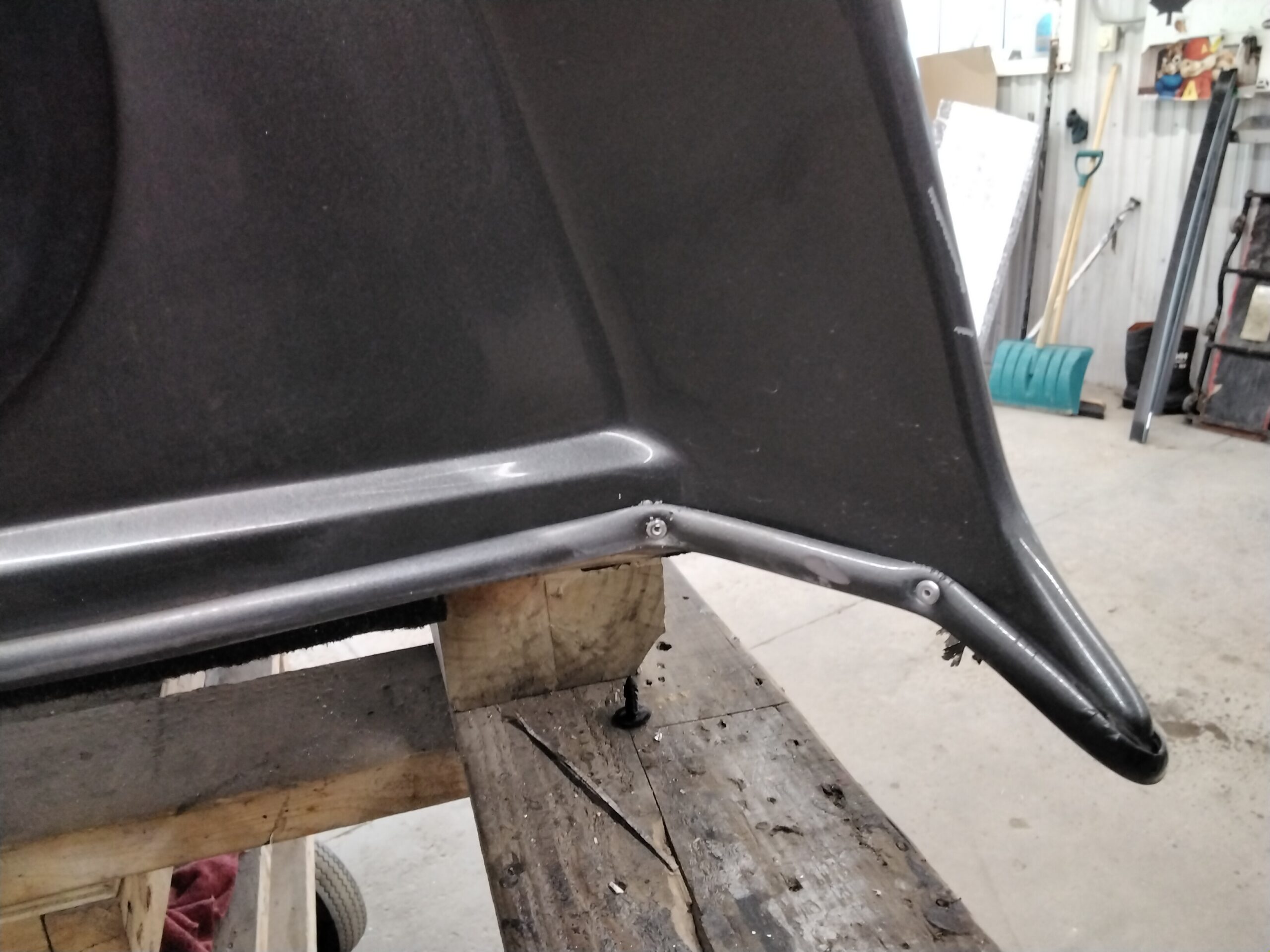 Ford F150 5’6 UJ Sterling Grey ARE Truck Cap - Image 5