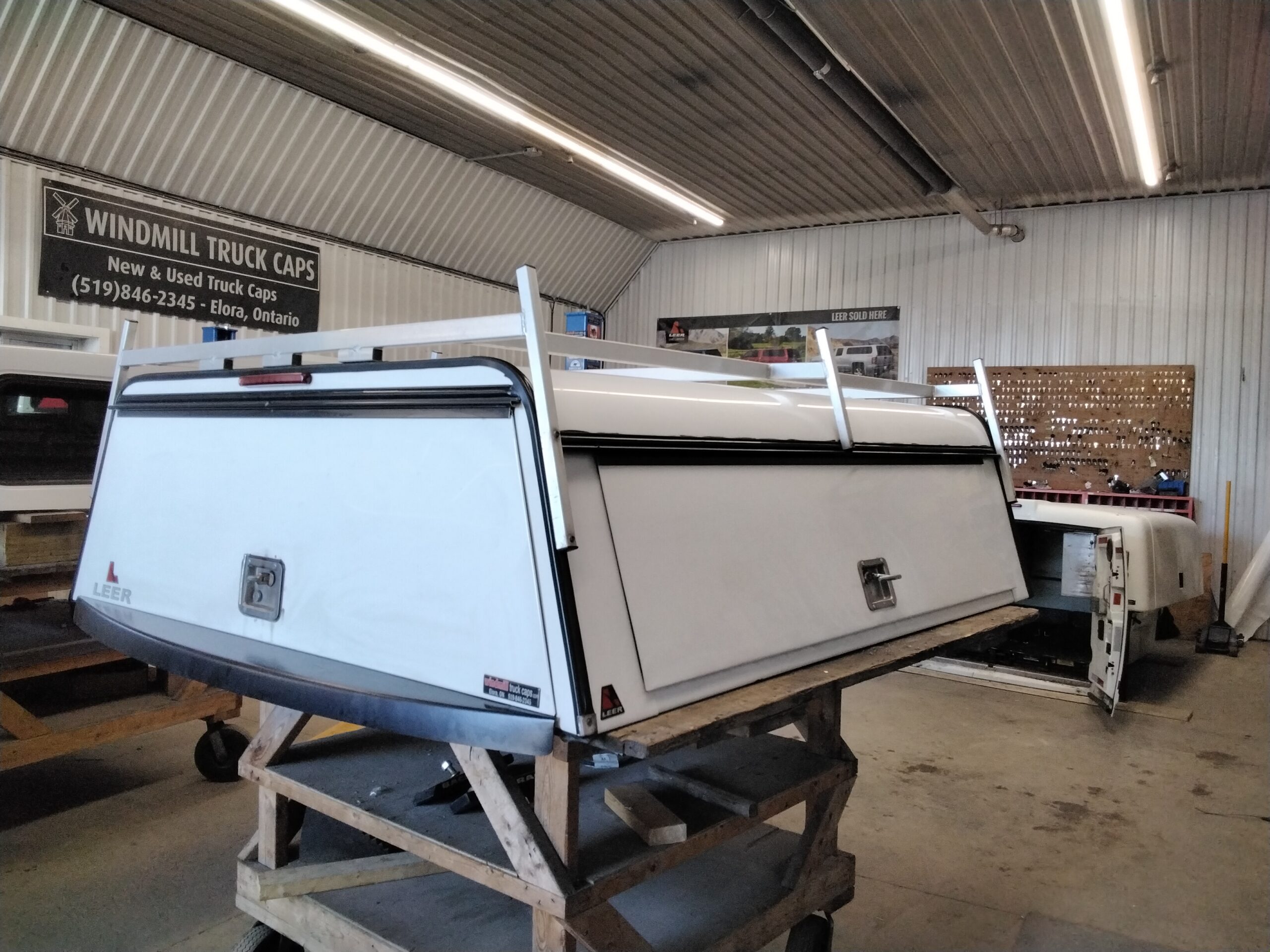 Dodge Ram 6’4 White Leer Contractor Truck Cap - Image 2