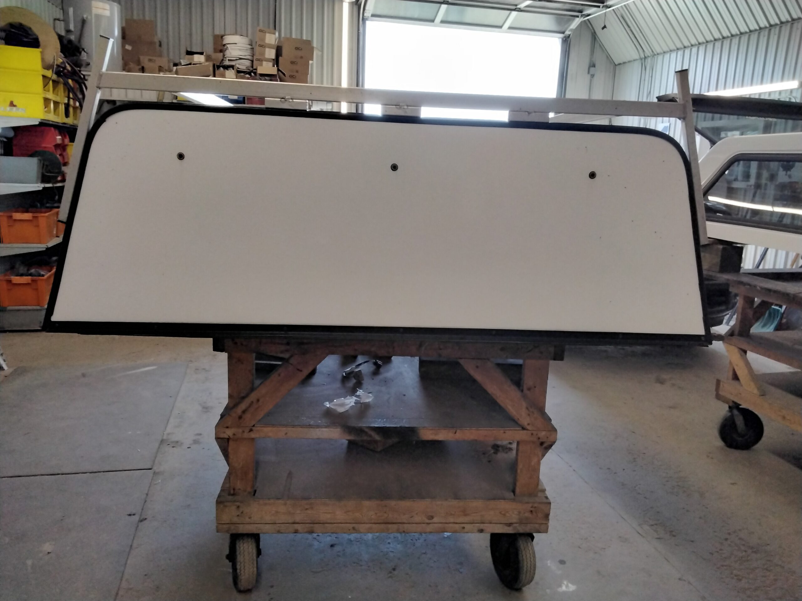 Dodge Ram 6’4 White Leer Contractor Truck Cap - Image 4