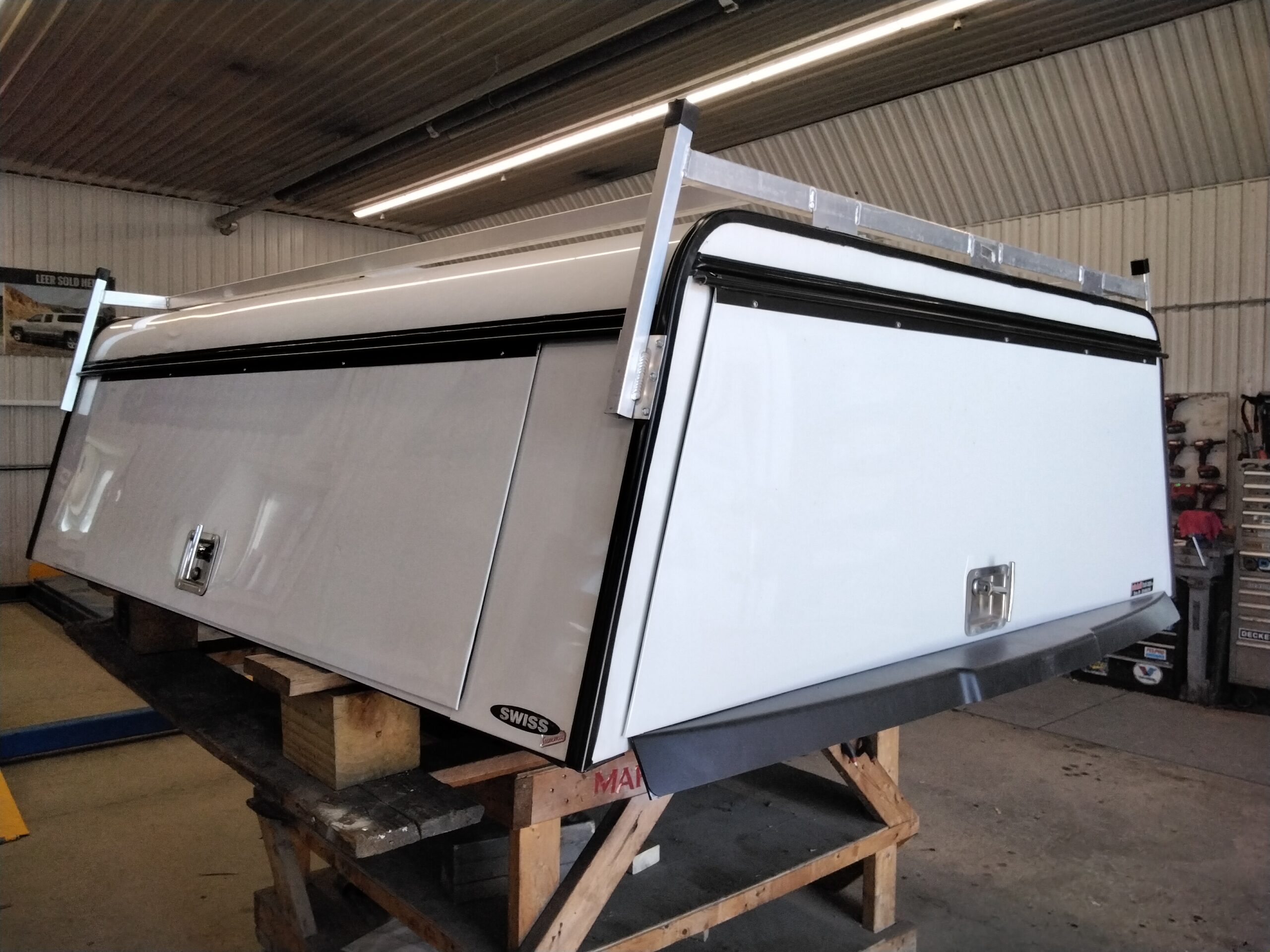Ford Superduty 6’9 White Swiss Contractor Truck Cap