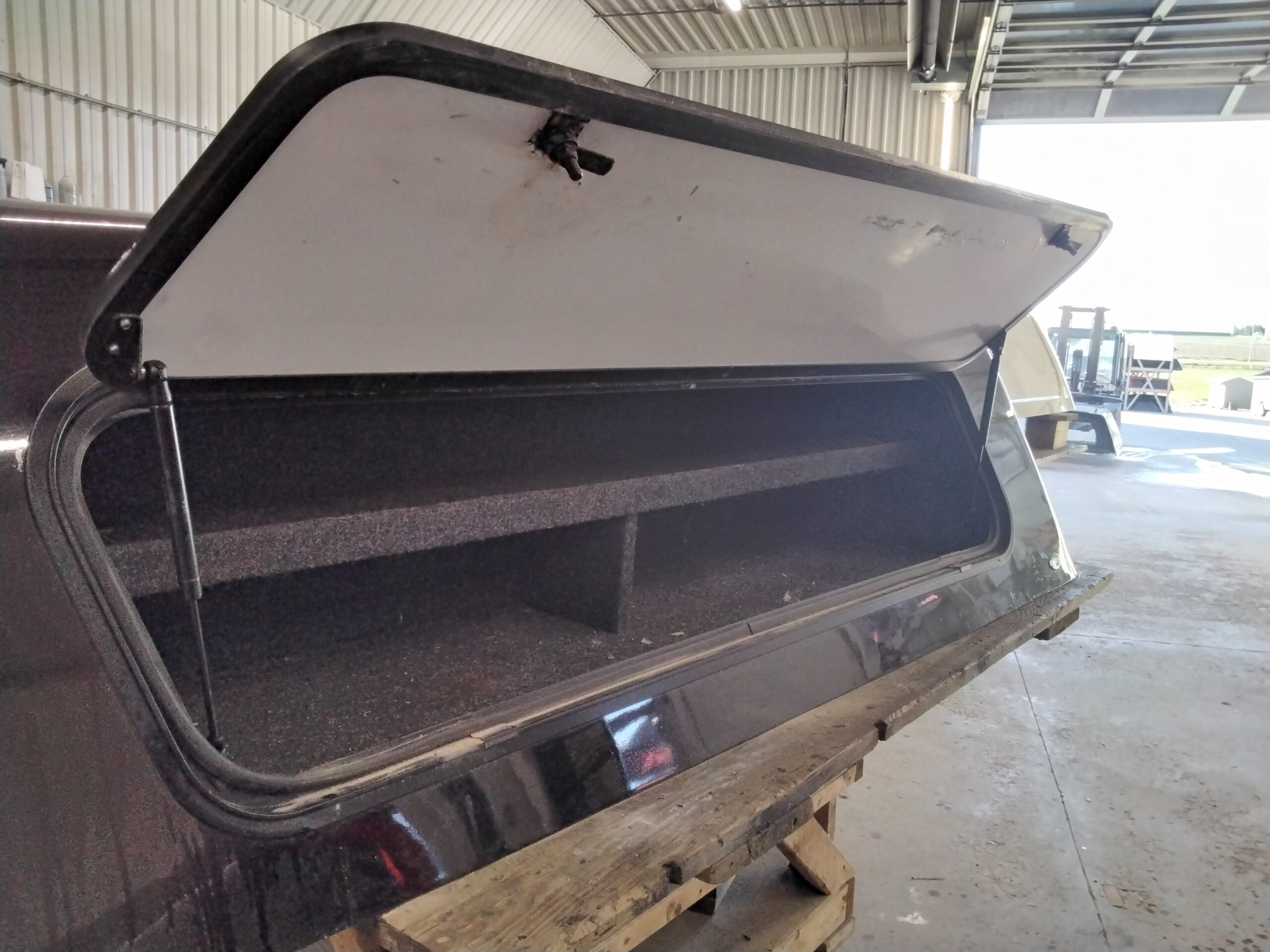 Ford F150 6’6 E2 Magma Red Ranch Truck Cap - Image 5