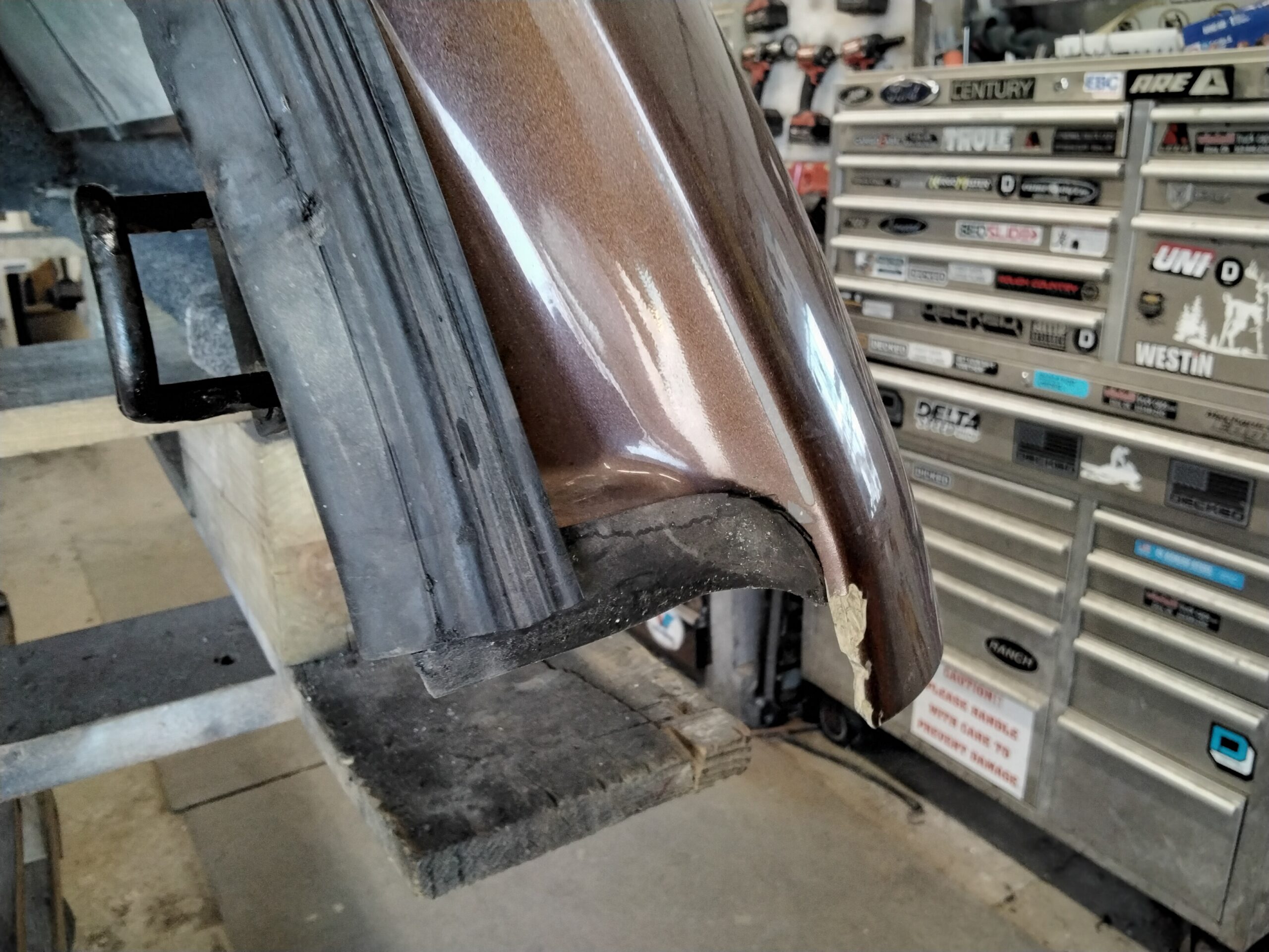 Ford F150 6’6 JQ Golden Bronze Leer100XQ Truck Cap - Image 10