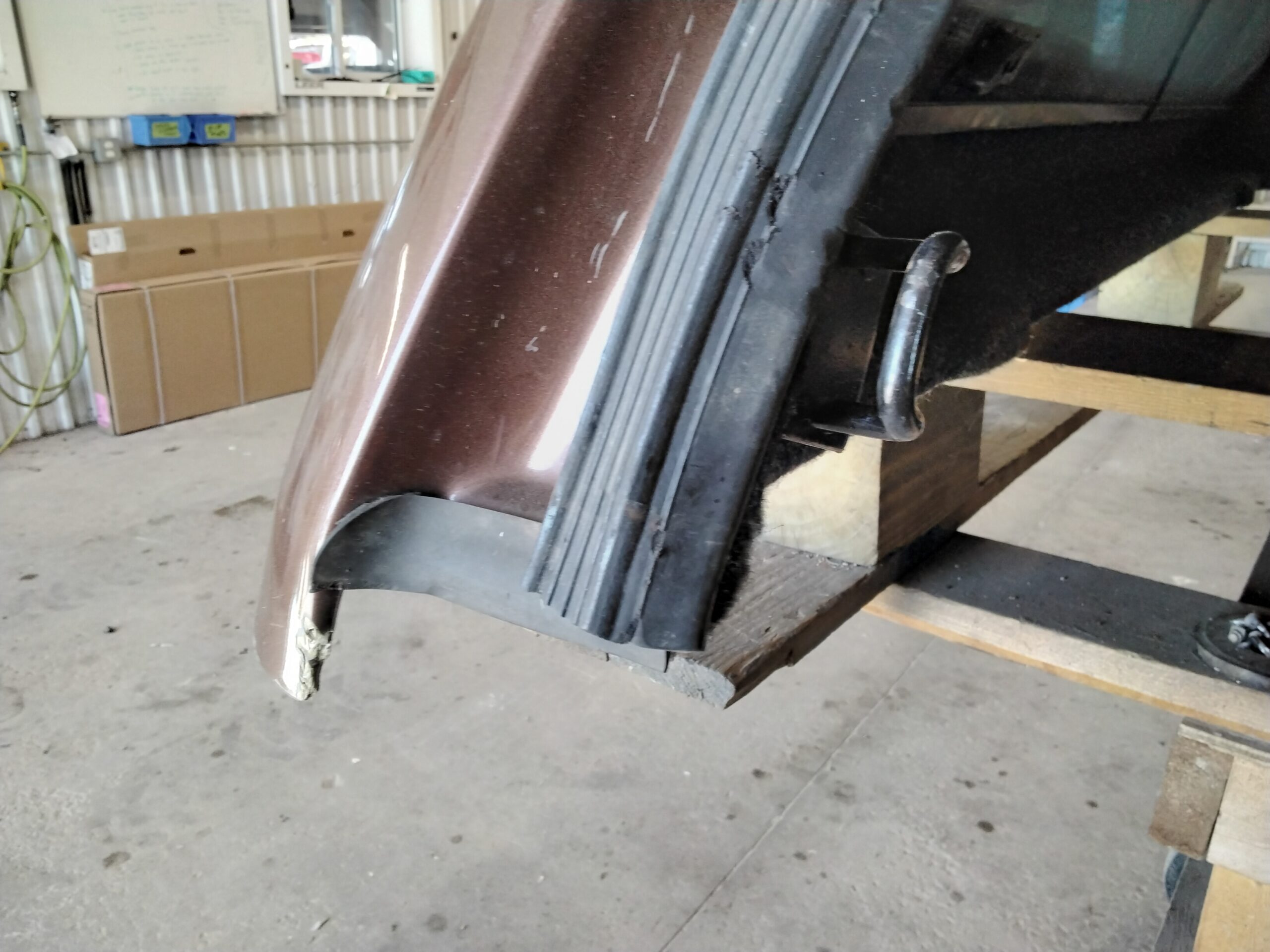 Ford F150 6’6 JQ Golden Bronze Leer100XQ Truck Cap - Image 11