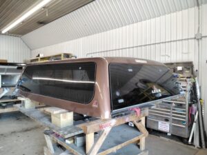 Ford F150 6’6 JQ Golden Bronze Leer100XQ Truck Cap