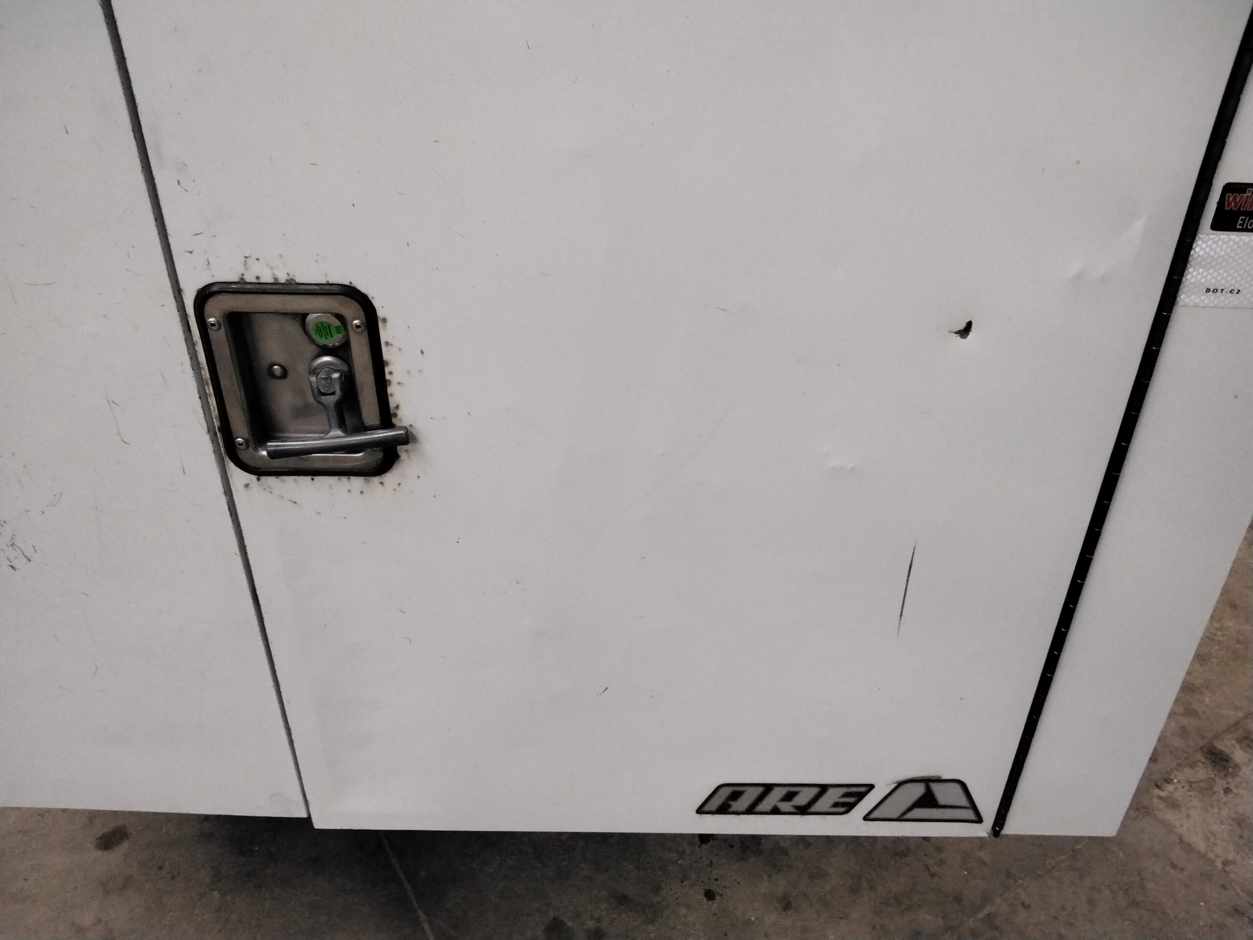 GMC Sierra or Chevrolet Silverado 8′ White ARE Contractor Truck Cap - Image 10