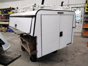 GMC Sierra or Chevrolet Silverado 8′ White ARE Contractor Truck Cap
