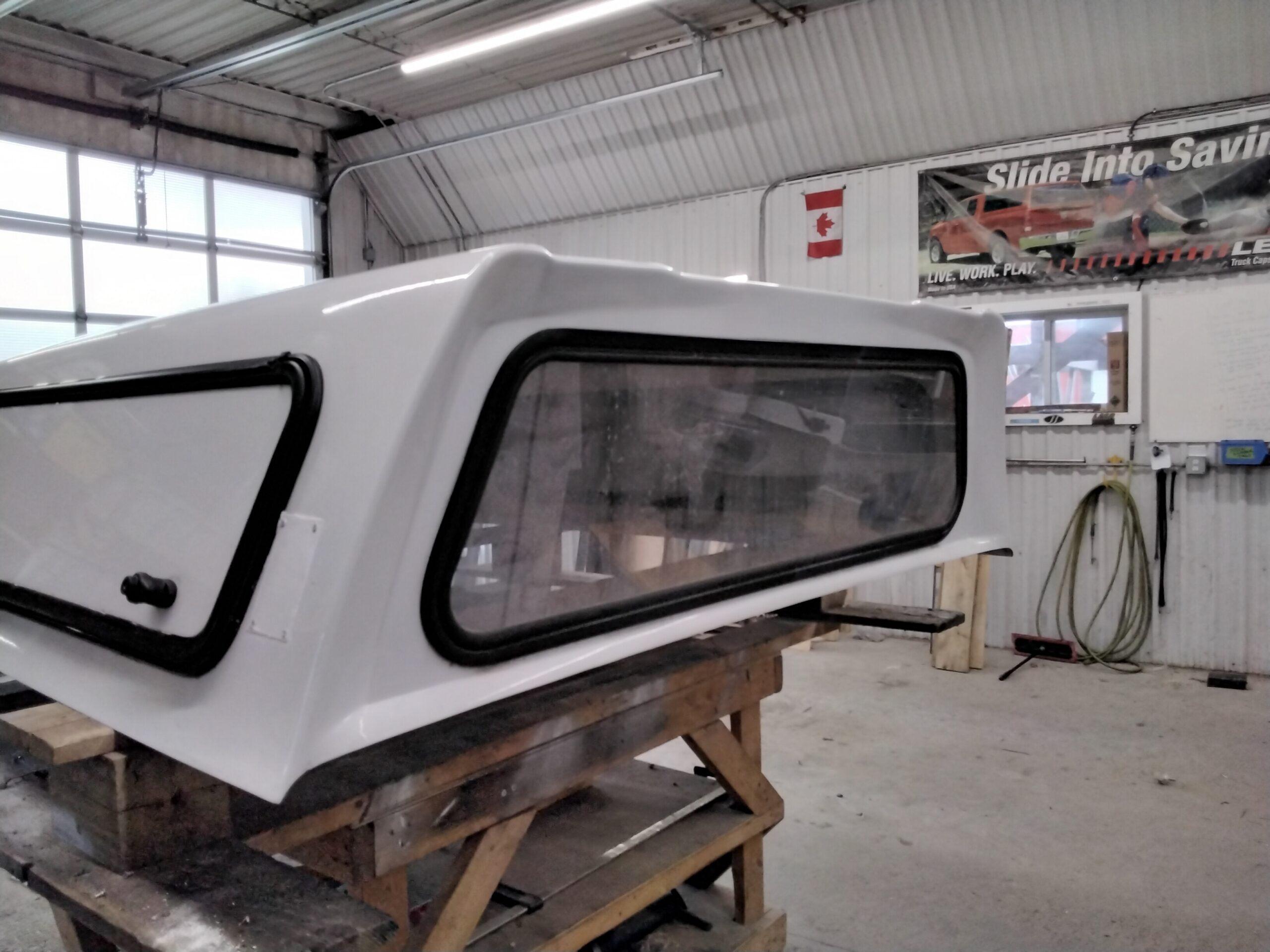 Dodge Ram 1500 6’4 PW7 Bright White Fibrobec Truck Cap - Image 5