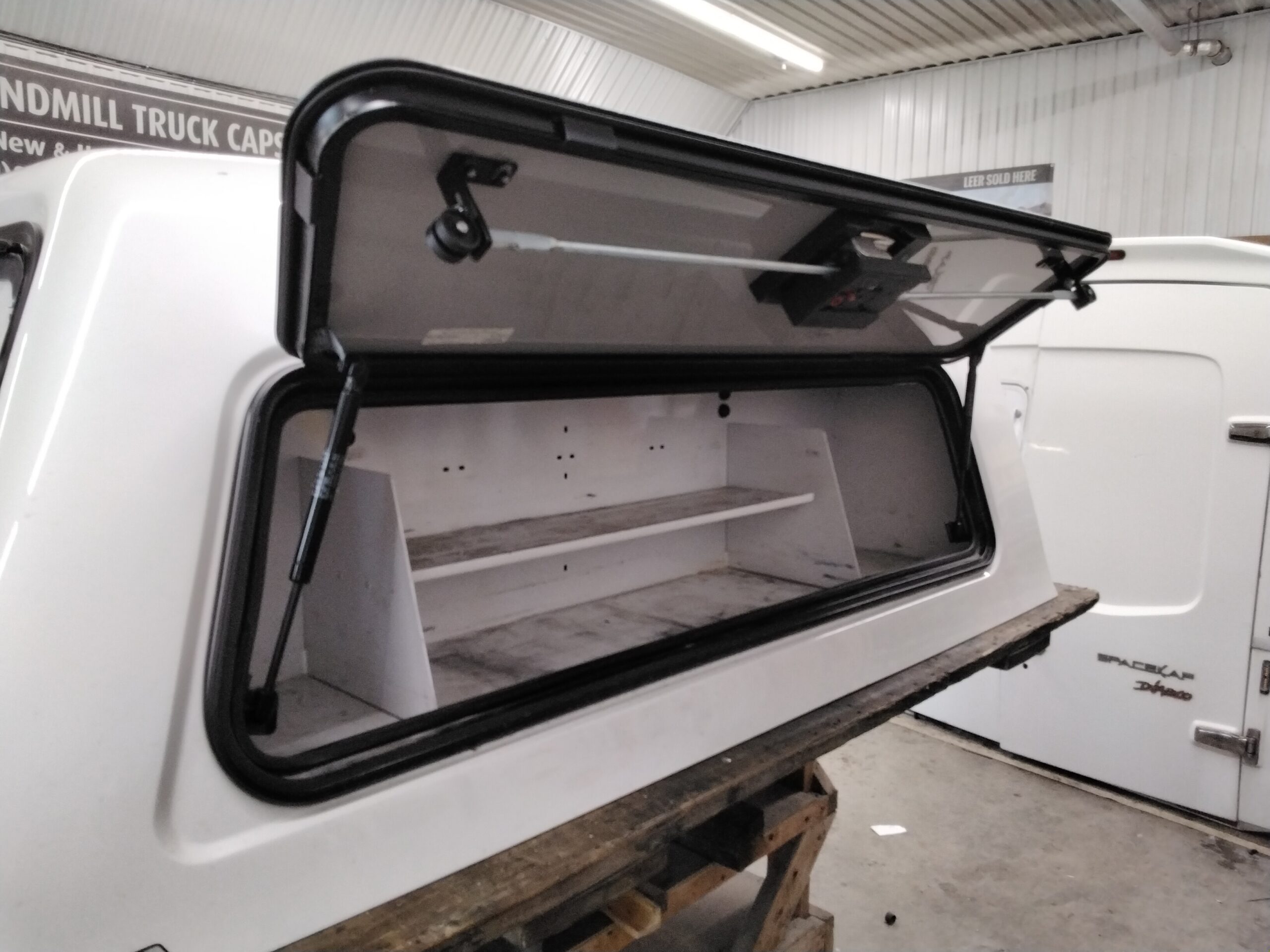 Dodge Ram 5’7 PWD Ivory ARE Midrise Truck Cap - Image 6
