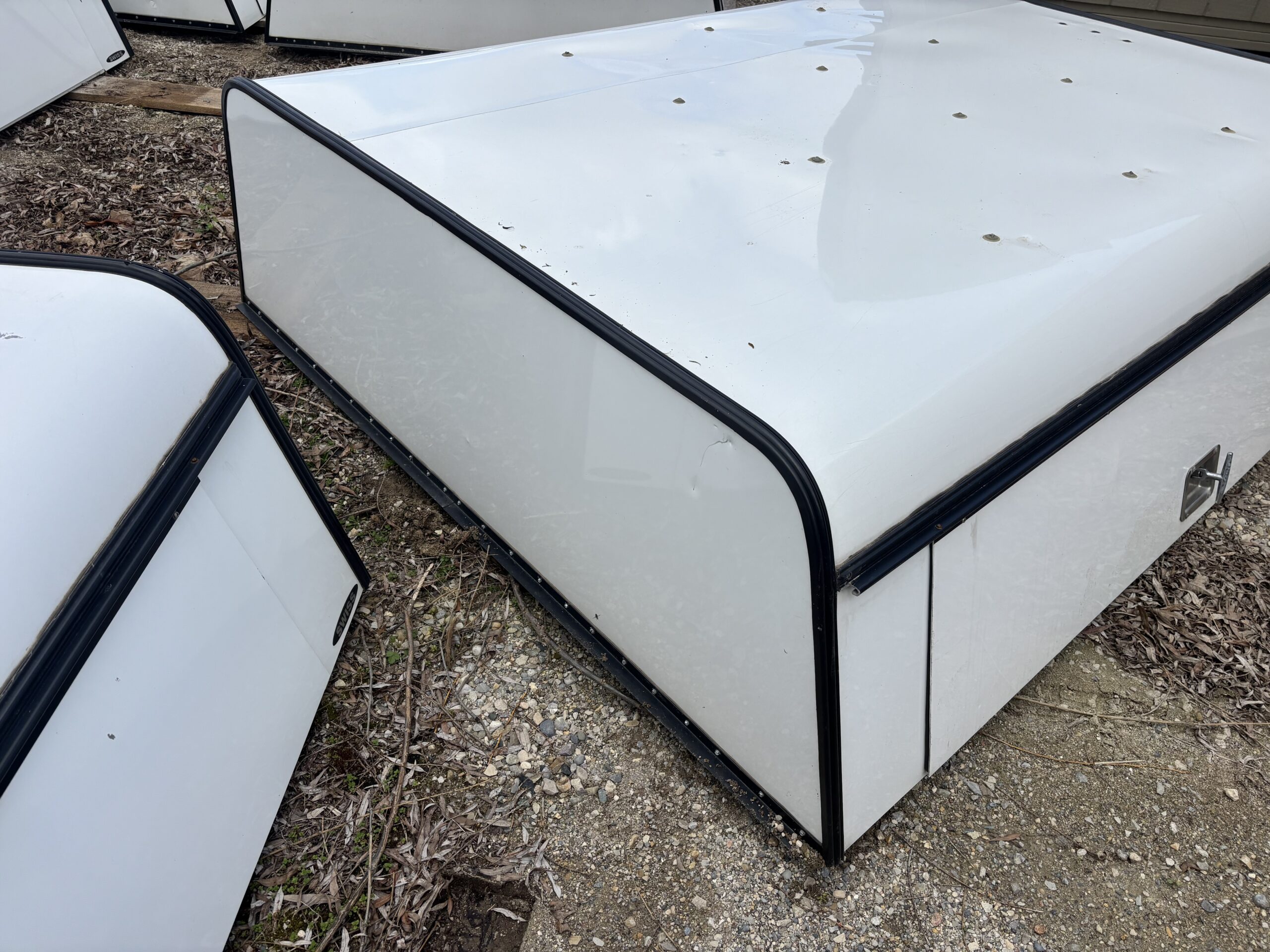 2020 – 2026 Chevrolet Silverado or GMC Sierra HD 2500/3500 6’9 White Swiss Contractor Truck Cap - Image 5